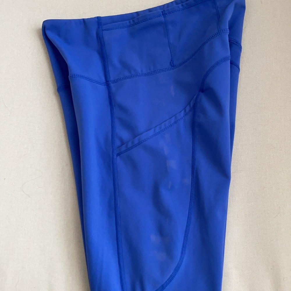 Lululemon leggings size 4 - Picture 3 of 4